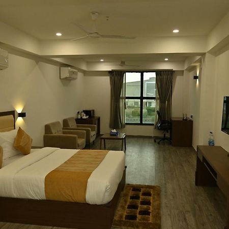 Отель The Orange Zest Vithalpur Экстерьер фото